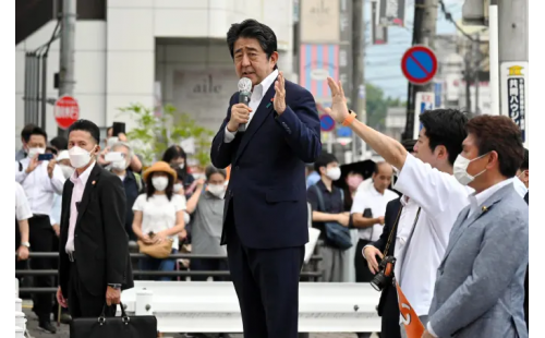 如果安倍穿了芳綸防彈衣又會是怎樣？